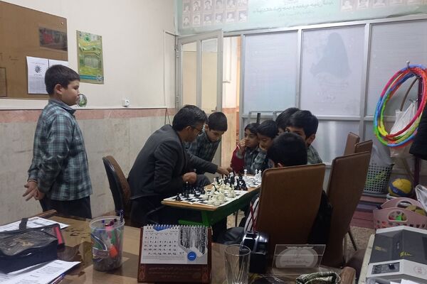 آمادگی دانش‌آموزان برتر شطرنج دبستان شیخ جنید (ره) برای رقابت‌های شهرستانی