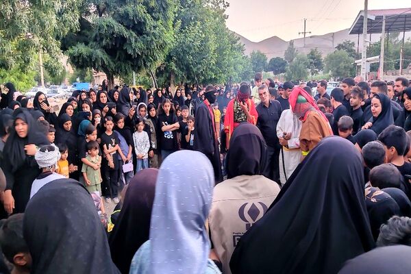 مراسم نمادین آتیش زدن خیمه ها در عصر روز عاشورا در شهر بار