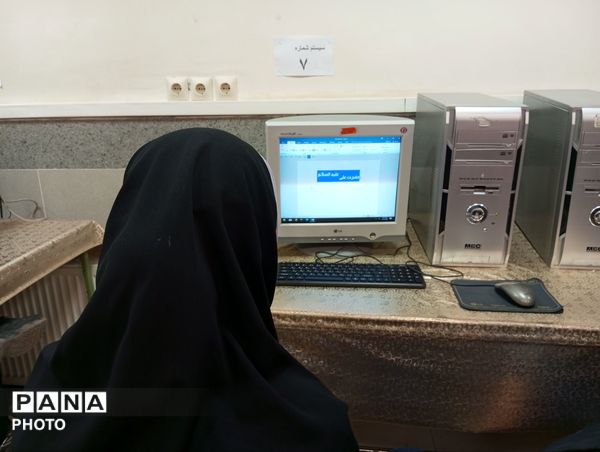 کلاس کامپیوتر ویژه دانش آموزان مدرسه ناهید نخودی 