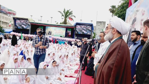 حضور معاون پرورشی وزارت آموزش و پرورش در جمع فرشتگان نمازگزار