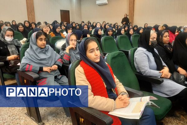 تقدیر از برگزیدگان کشوری و استانی مسابقات فرهنگی و قرآنی ناحیه 3 شیراز