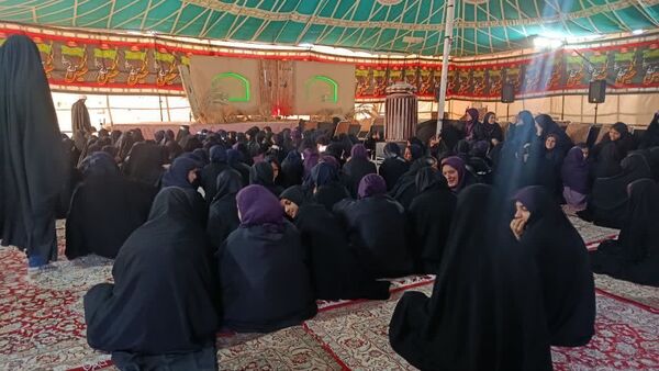 بازدید دانش‌آموزان دبیرستان علوم و معارف اسلامی صدرا از نمایشگاه حدیث غربت