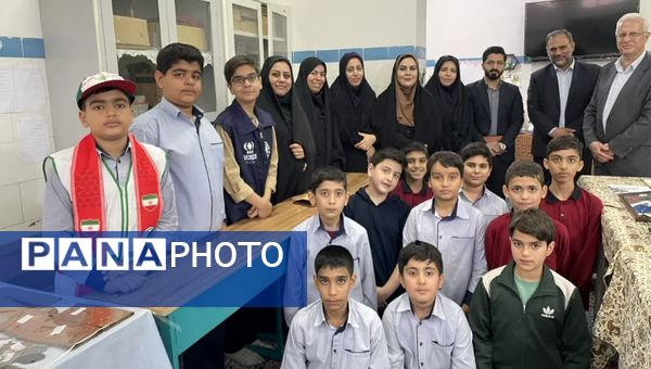 نمایشگاه دهه فجر در دبستان خاتم‌الانبیاء (ص)