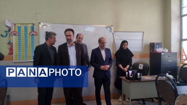 توزیع تجهیزات هنرستان‌ها در بازدید معاون متوسطه وزیر آموزش و پرورش 