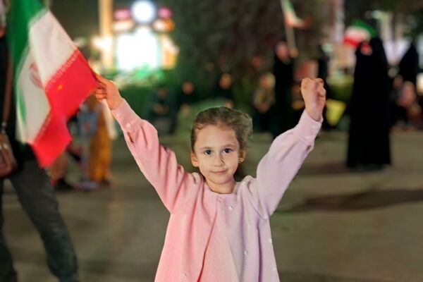 قلب تپنده اجتماعات شبانه،شیر بچه های ایرانی