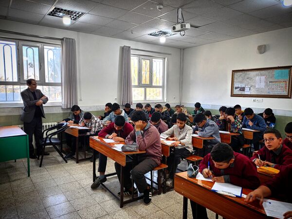 امتحانات نوبت اول در دبیرستان میثاق 