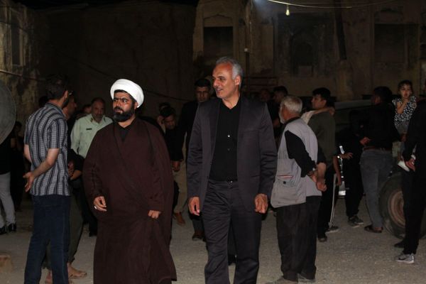 آماده‌سازی هلیم عاشورا در روستای اسحاق آباد نیشابور 