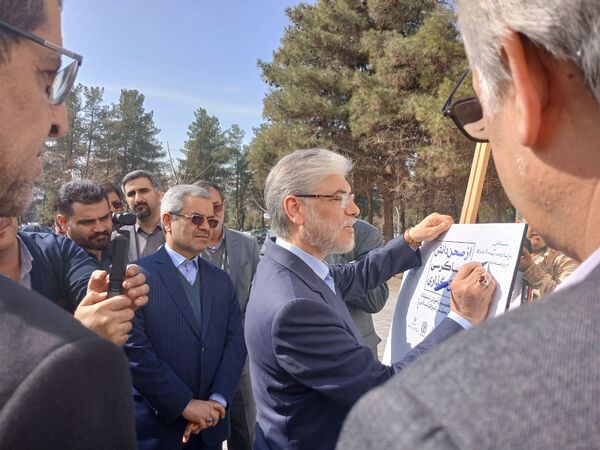 دومین روز گردهمایی از صحن دانش تا کرسی قانون‌گذاری 