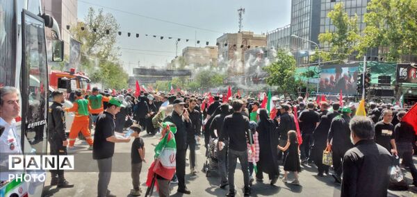 مصلای تهران با فریادِ باید برخاست لرزید