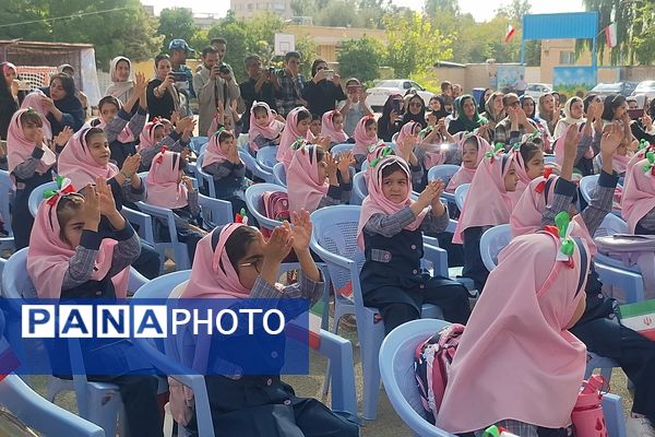 حضور مشاور وزیر آموزش و پرورش گرمابخش محفل شکوفه‌های شیراز