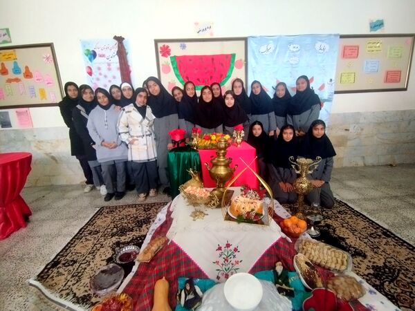 جشن یلدا در دبیرستان رفعت 