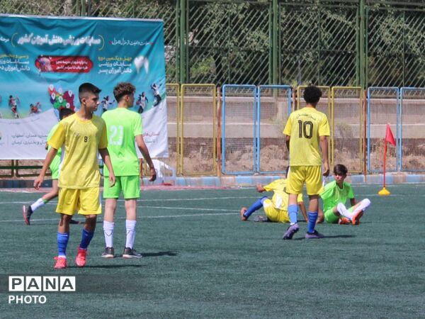 دومین روز از مسابقات مینی فوتبال ورزشی دانش آموزان روستایی و عشایری سراسر کشور