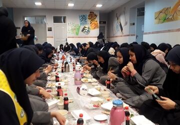 در روز‌های پایانی ماه رمضان دانش‌آموزان پیشتاز میزبان سفره همدلی شدند