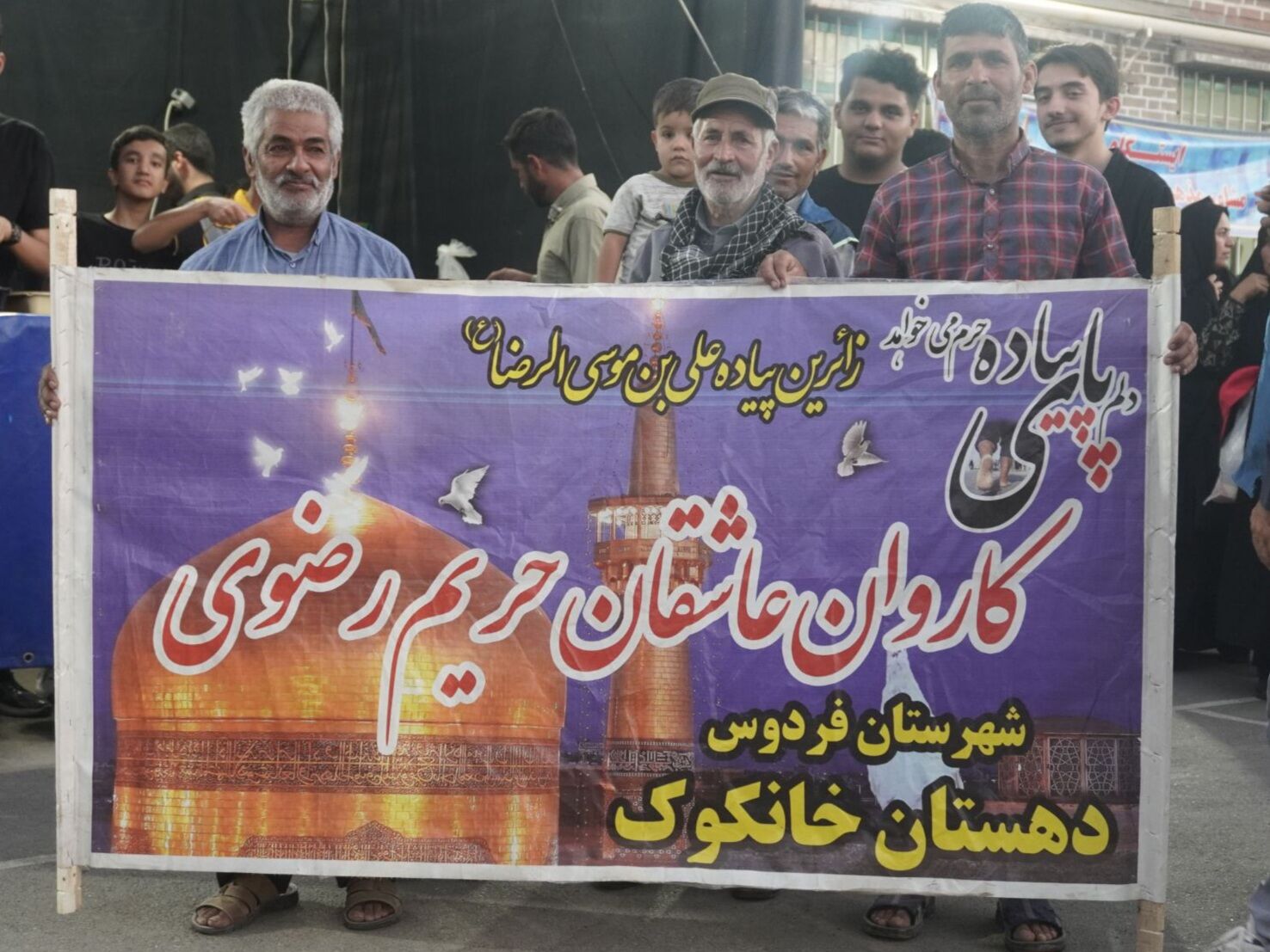 زائران پیاده شهرستان فردوس در دبیرستان شاهد مهدی حکمت
