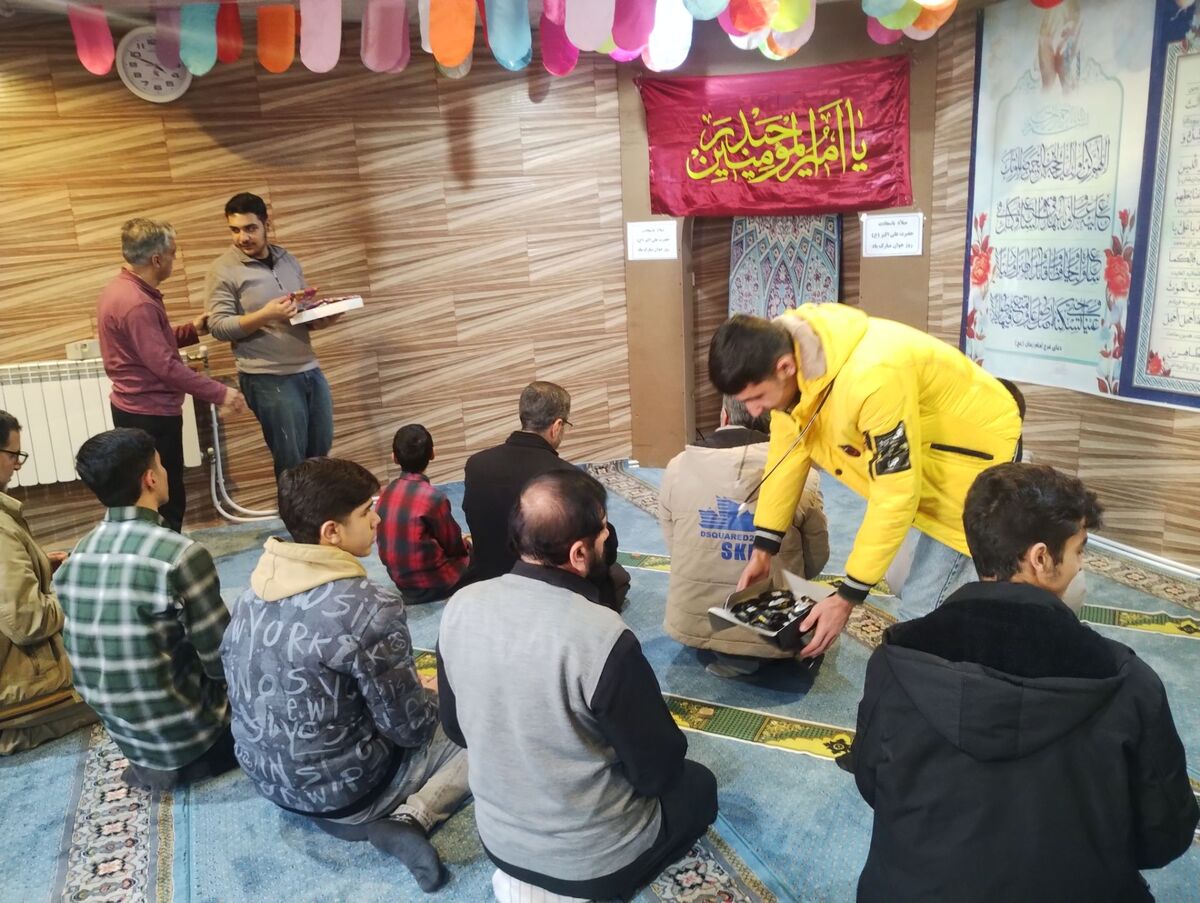 گرامیداشت دهه فجر با حضور پرشور دانش‌آموزان در هنرستان علم و صنعت
