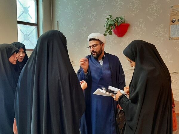 بازدید از پژوهش سرا و آزمایشگاه مرکزی رازی ناحیه ۲ در هفته مشاغل 