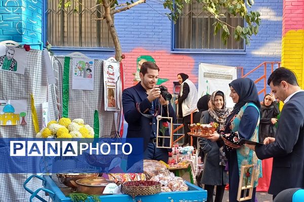 برگزاری بازارچه همدلی با کودکان غزه در دبستان آزاده ناحیه دو شهرری 