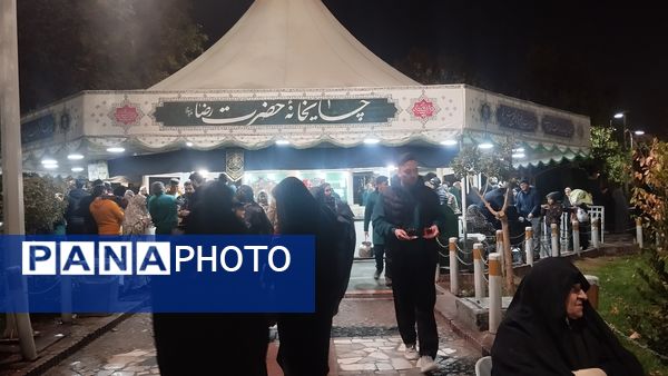 حال و هوای حرم مطهر رضوی در شب شهادت حضرت زهرا (س)