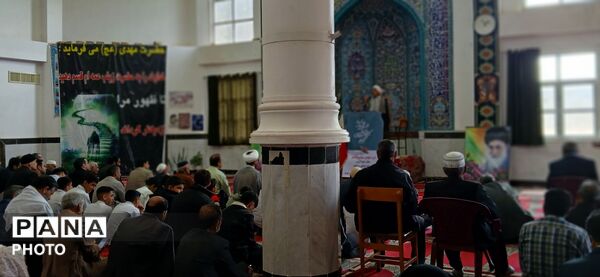 حضور پررنگ دانش‌آموزان بیرانوندی در نماز جمعه
