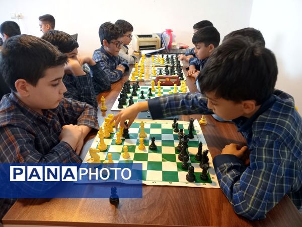 رقابت اندیشه‌ها در پیشوا؛ برگزاری مسابقات شطرنج دانش‌آموزی با حضور مسئولان