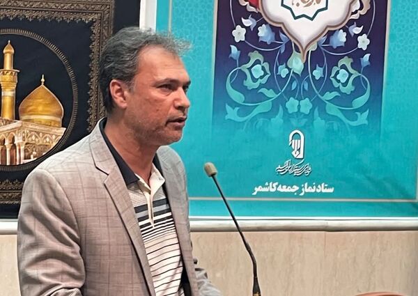 دیدار اعضای بسیج دانش آموزی و اعضای انجمن اسلامی با امام جمعه شهرستان کاشمر 