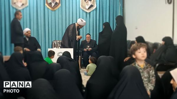 دیدار مسئولان و فعالان فرهنگی فامنین با امام‌جمعه 