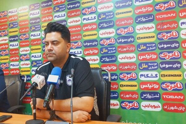 اخباری: بدون قرارداد و با غیرت مقابل پرسپولیس بازی کردیم/ برخی دوست ندارند چادرملو آسیایی شود