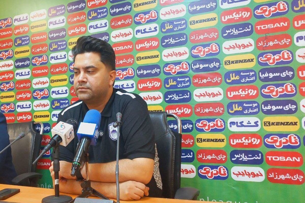 اخباری: بدون قرارداد و با غیرت مقابل پرسپولیس بازی کردیم/ برخی دوست ندارند چادرملو آسیایی شود