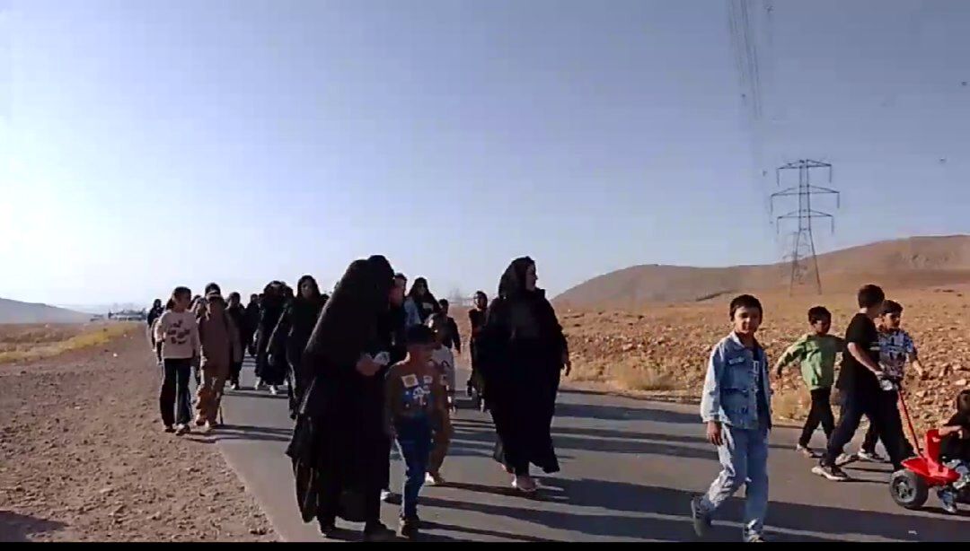 مراسم پیاده روی جاماندگان کربلا در شهر فرادنبه