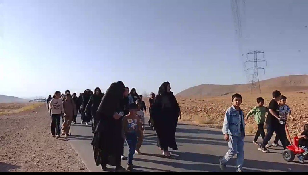 مراسم پیاده روی جاماندگان کربلا در شهر فرادنبه