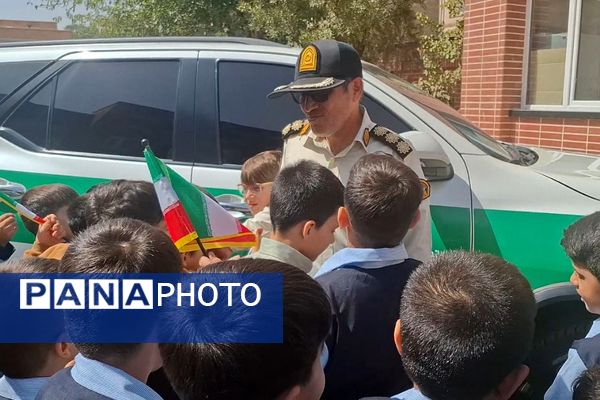 فرزند شهید این بار به گونه ای دگر راهی مدرسه شد