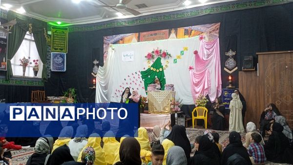 تجلیل از مادران شهید روستا در آیین روز مادر حسینیه علی اکبری فدافن 