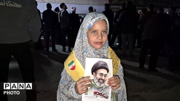 طنین رجزهای دانش‌آموزان پیشتاز در همایش شبانه‌ فارسان