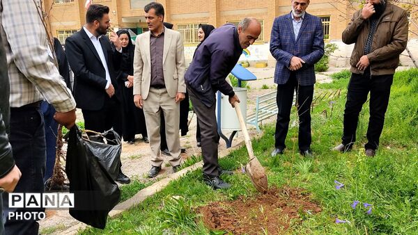 افتتاحیه نمایشگاه دانش‌آموزان کوشش دستنا