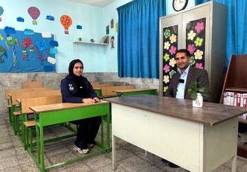 با وجود پیشنهادهای مختلف، همیشه وفادار به کلاس درس ابتدایی مانده‌ام