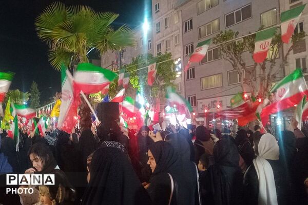 حضور مردم‌ نسیم‌شهر در سی هفتمین تجمع شبانه میدان‌ هفت‌تیر