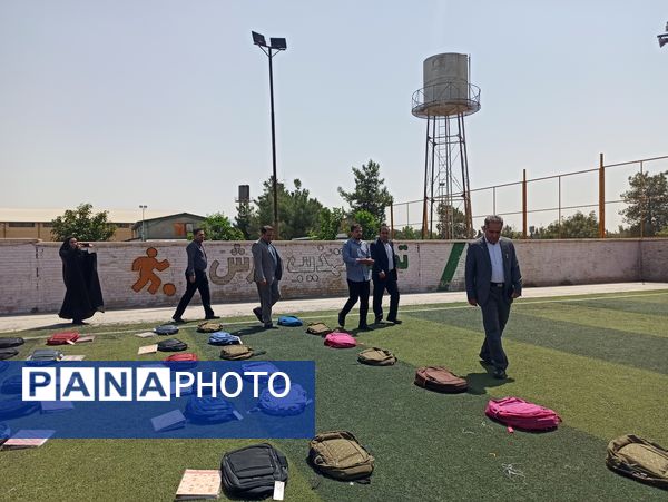 توزیع ٥٠٠ بسته کیف و لوازم التحریر میان دانش‌آموزان نیازمند در آموزش و پرورش ناحیه 3 شیراز