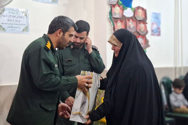 شکوه انقلاب در جشن باشکوه دهه فجر مدرسه نمونه دولتی ارشاد قرچک