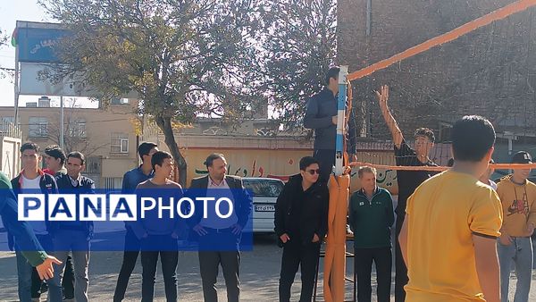 اولین روز از مسابقات گروهی والیبال در دبیرستان شاهد ابوذر گروهی 