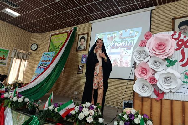 همایش یاوران انقلاب و جشن مدرسه‌ای ایرانمون در شیراز