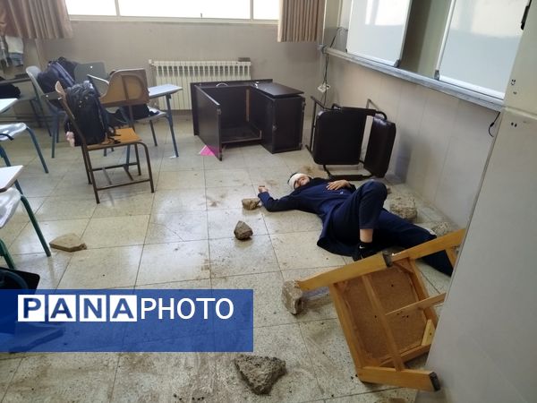 نواخته شدن بیست و ششمین زنگ نمادین استانی مانور زلزله در مدرسه شاهد ظهور آموزش و پرورش ناحیه یک