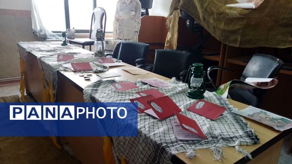 نمایشگاه مدرسه انقلاب در دبیرستان شهید بهشتی سمنان 