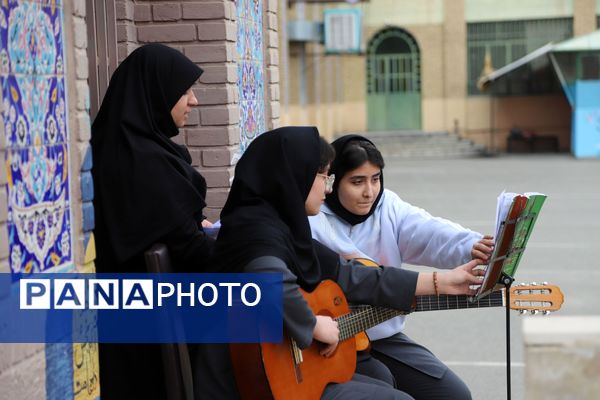 نواهای دانش‌آموزی در جشن ۲۲ بهمن طلیعه شاهد
