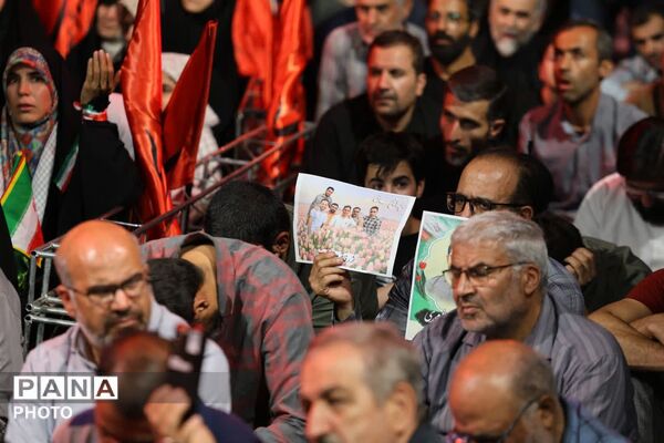 گردهمایی مردم همدان در پاسداشت مقام رهبر شهید انقلاب در رواق کشوردوست