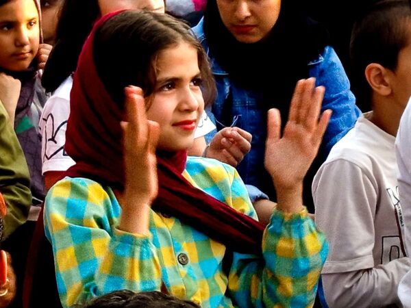 قدم هایی به عشق معلمان