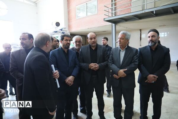 بازدید استاندار همدان از کارخانه خوراک دام و طیور نهاوند