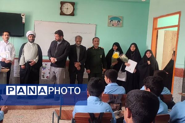 تجلیل از مدیر و کارکنان مدرسه نمونه رازی سعدآباد