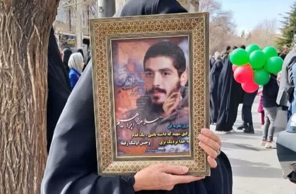 مردم یزد آمدند تا بگویند ما حافظان این نظامیم