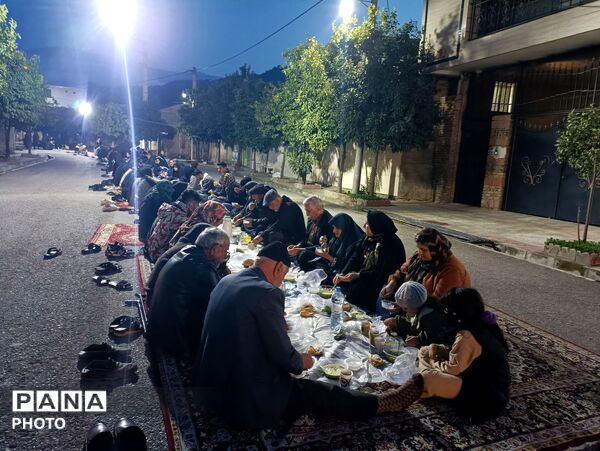 سفره افطاری خیابانی و تجمع منتقمین رهبر شهید در روستای ریحان‌آباد گلوگاه