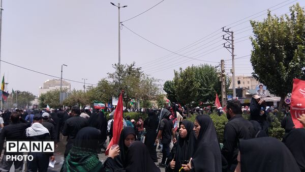 روایتِ تصویری از یک بدرقه تاریخی در قم